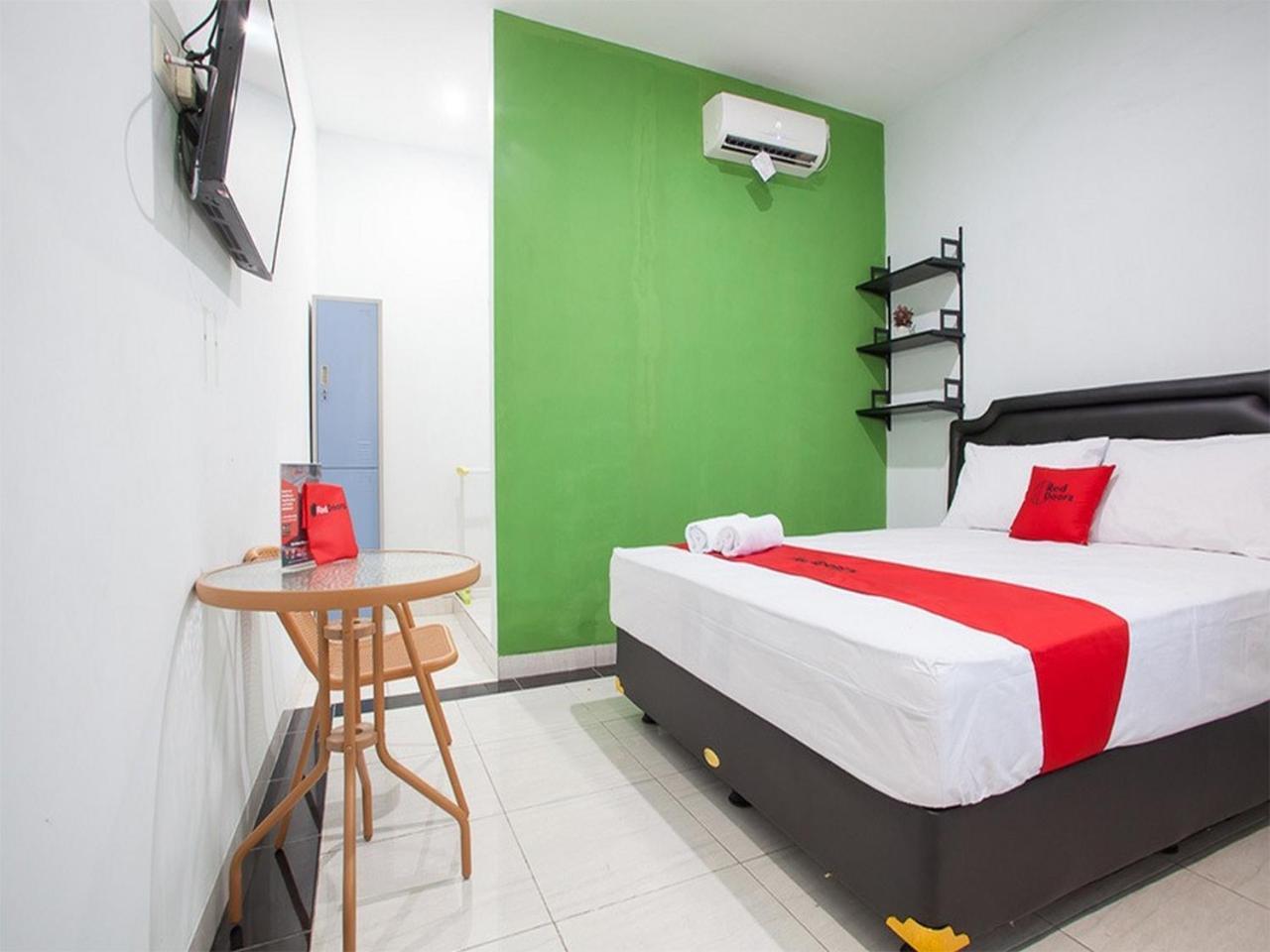 RedDoorz Syariah near DBL Arena 2 Hotel Surabaya Bagian luar foto
