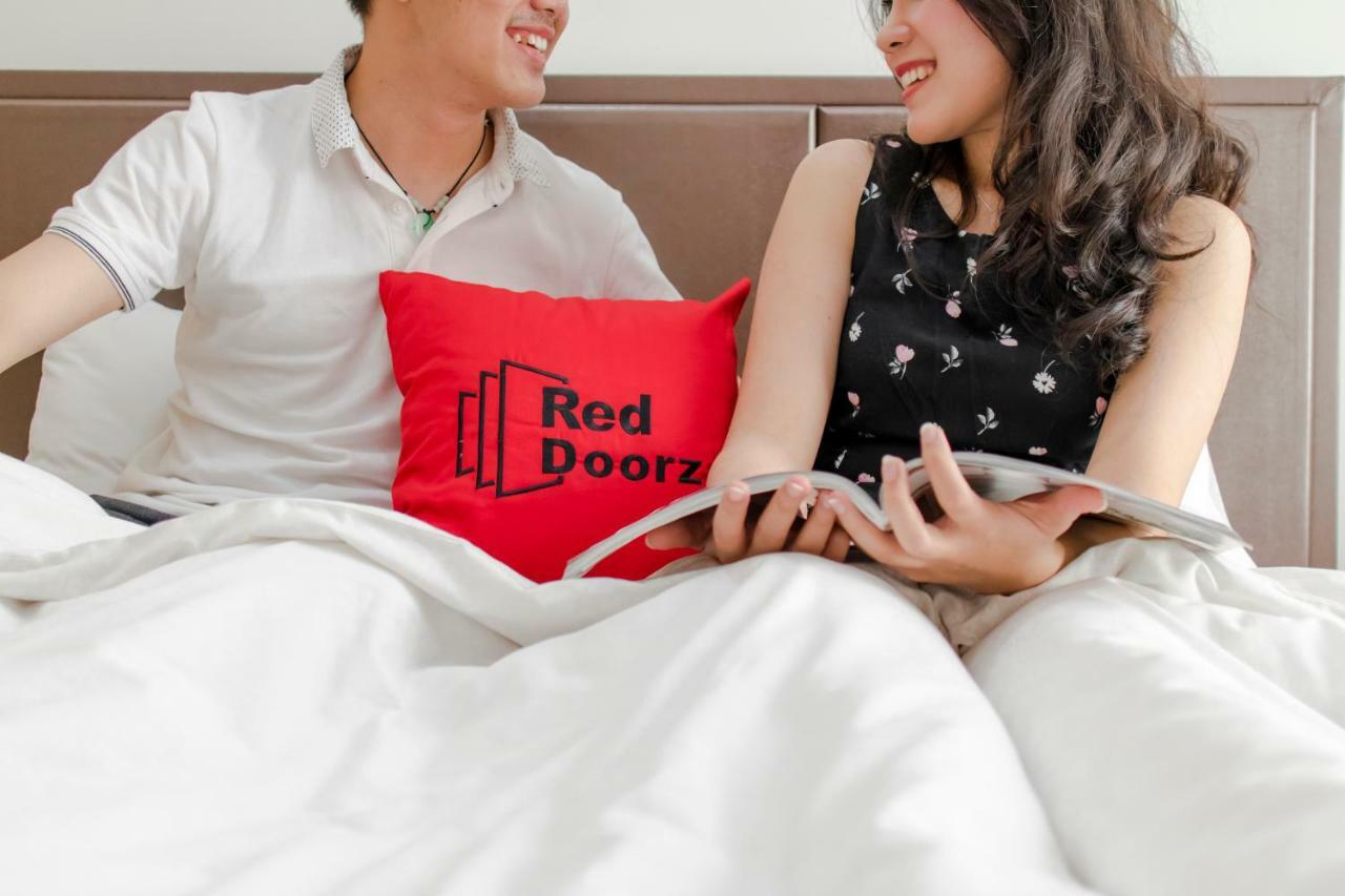 RedDoorz Syariah near DBL Arena 2 Hotel Surabaya Bagian luar foto